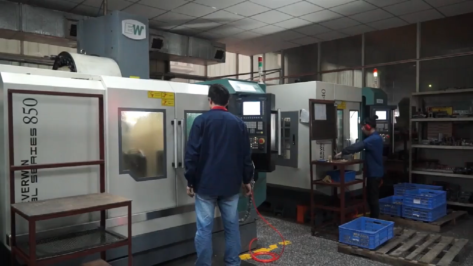 CNC machining.png